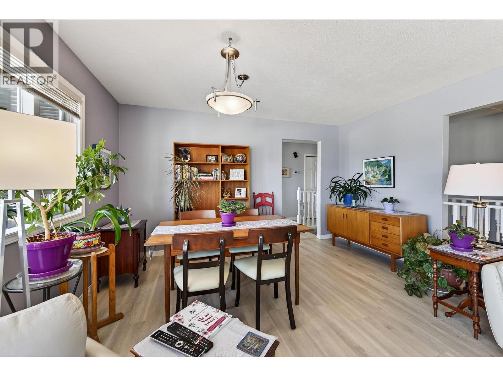 #33 2030 VAN HORNE DRIVE - 7