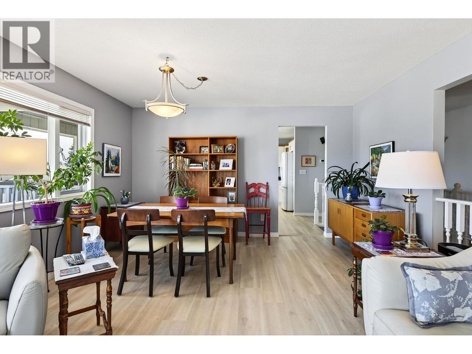 #33 2030 VAN HORNE DRIVE - 9