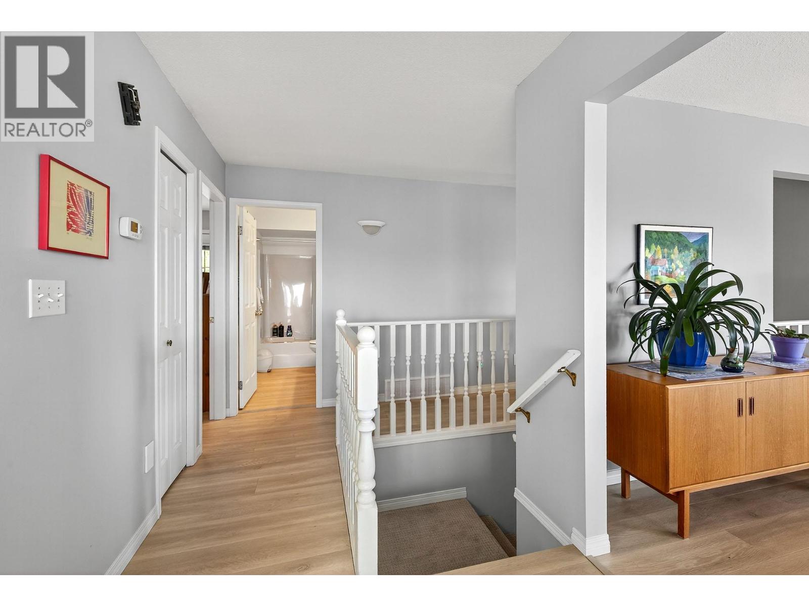 #33 2030 VAN HORNE DRIVE - 29