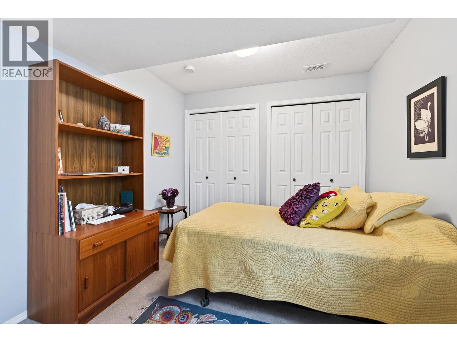 #33 2030 VAN HORNE DRIVE - 36