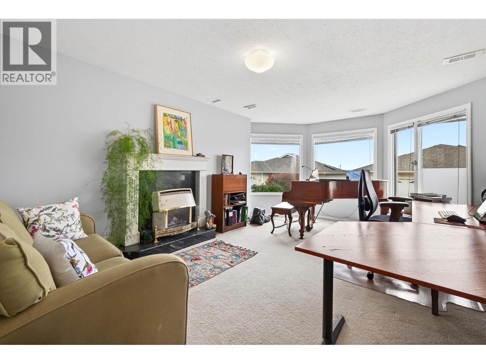 #33 2030 VAN HORNE DRIVE - 30