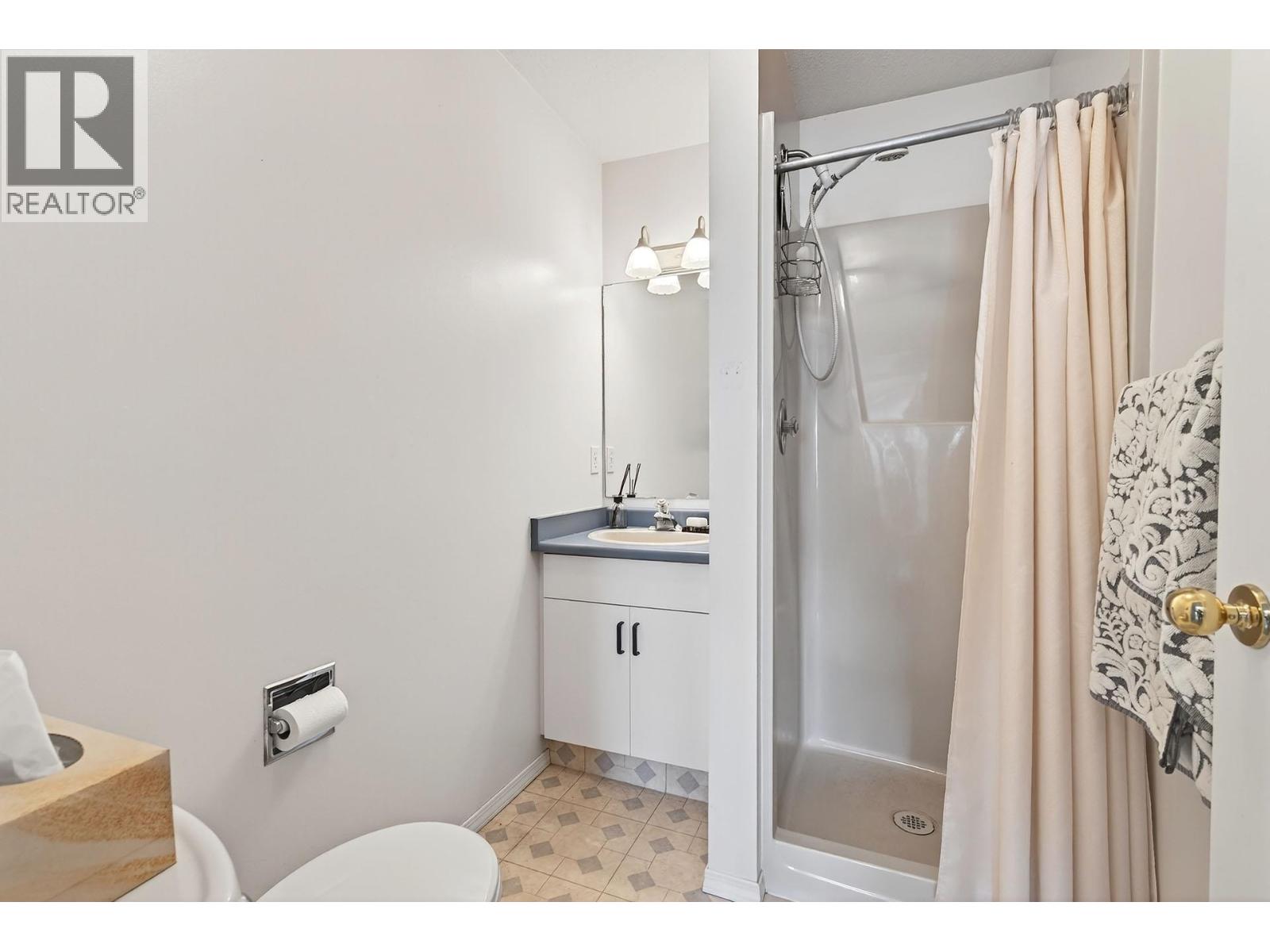 #33 2030 VAN HORNE DRIVE - 37