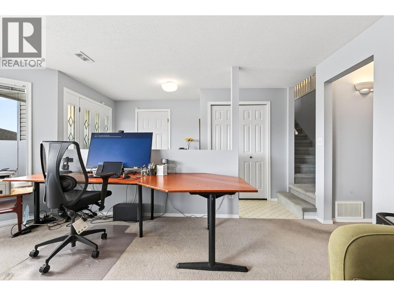 #33 2030 VAN HORNE DRIVE - 34