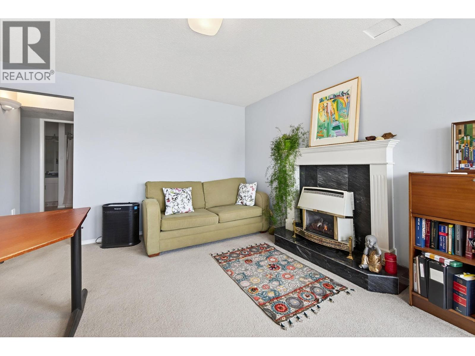 #33 2030 VAN HORNE DRIVE - 31