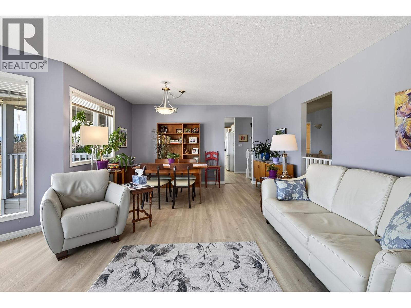 #33 2030 VAN HORNE DRIVE - 5