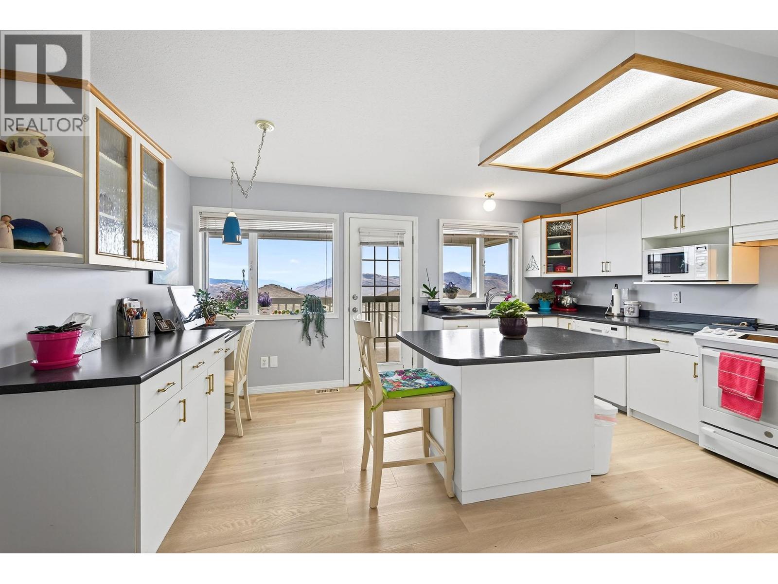 #33 2030 VAN HORNE DRIVE - 10