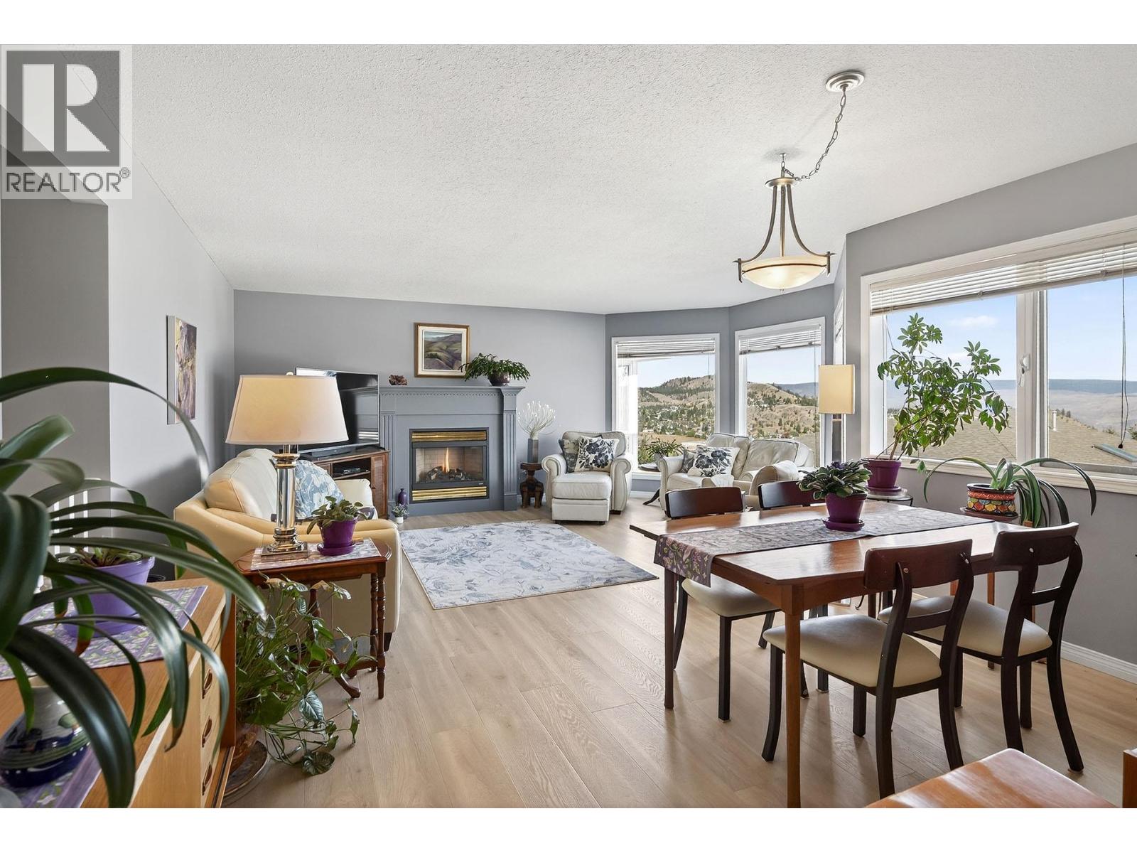 #33 2030 VAN HORNE DRIVE - 8