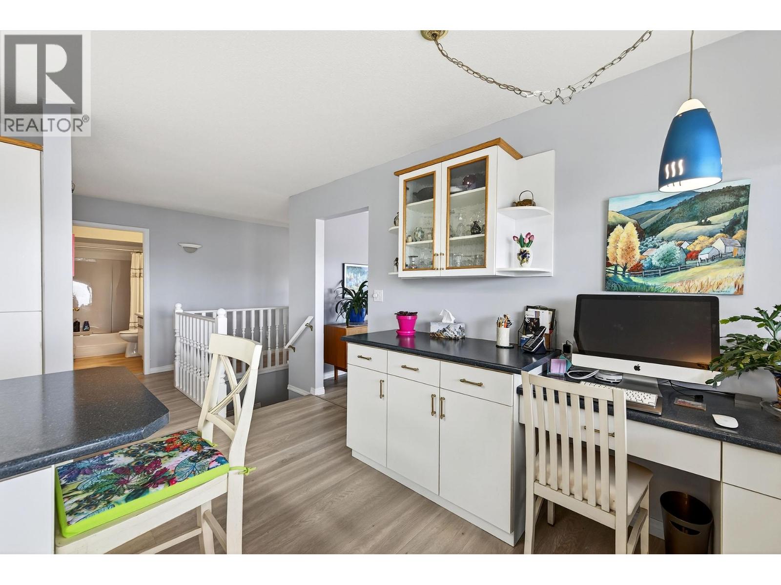 #33 2030 VAN HORNE DRIVE - 17