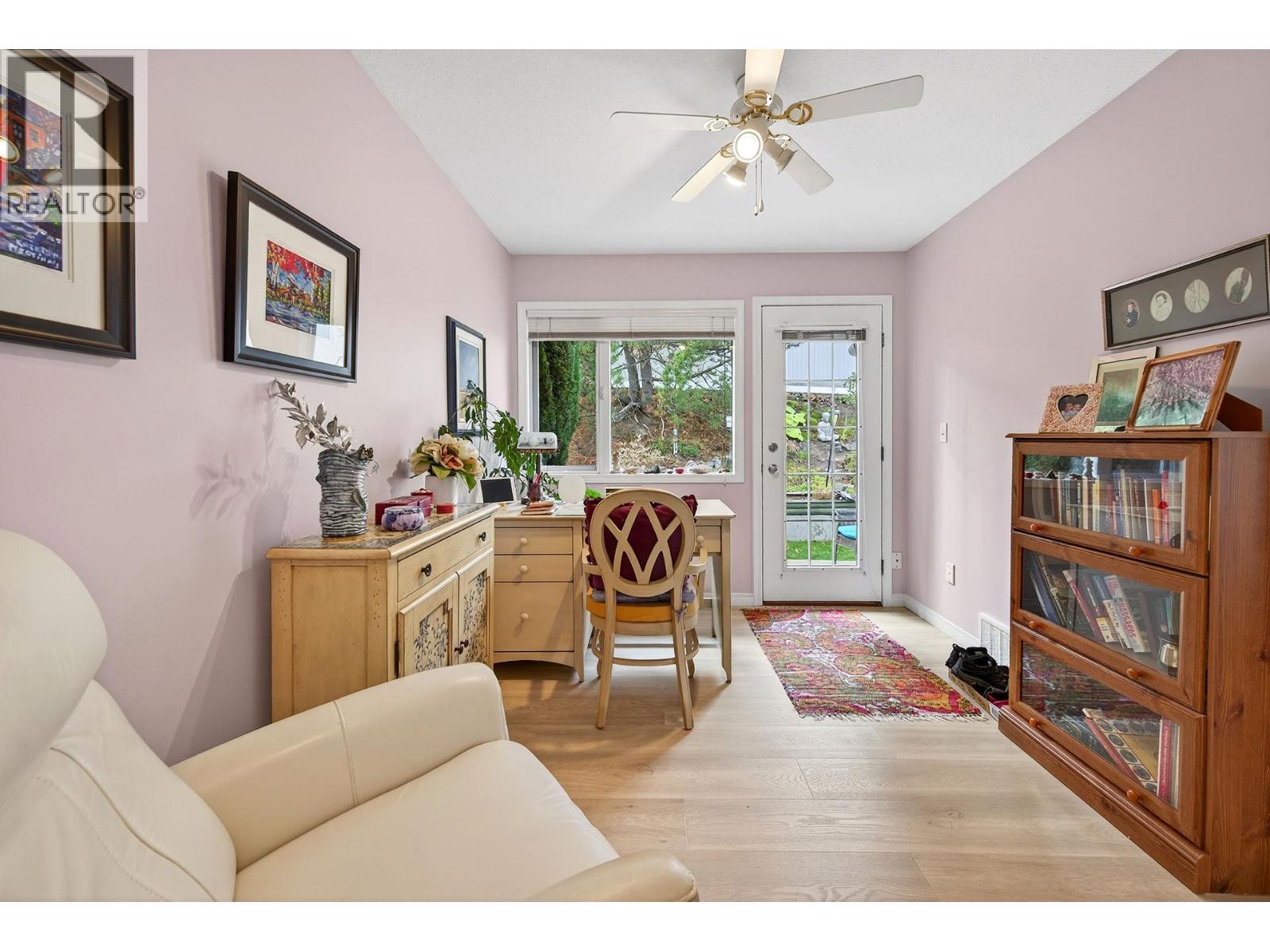 #33 2030 VAN HORNE DRIVE - 26