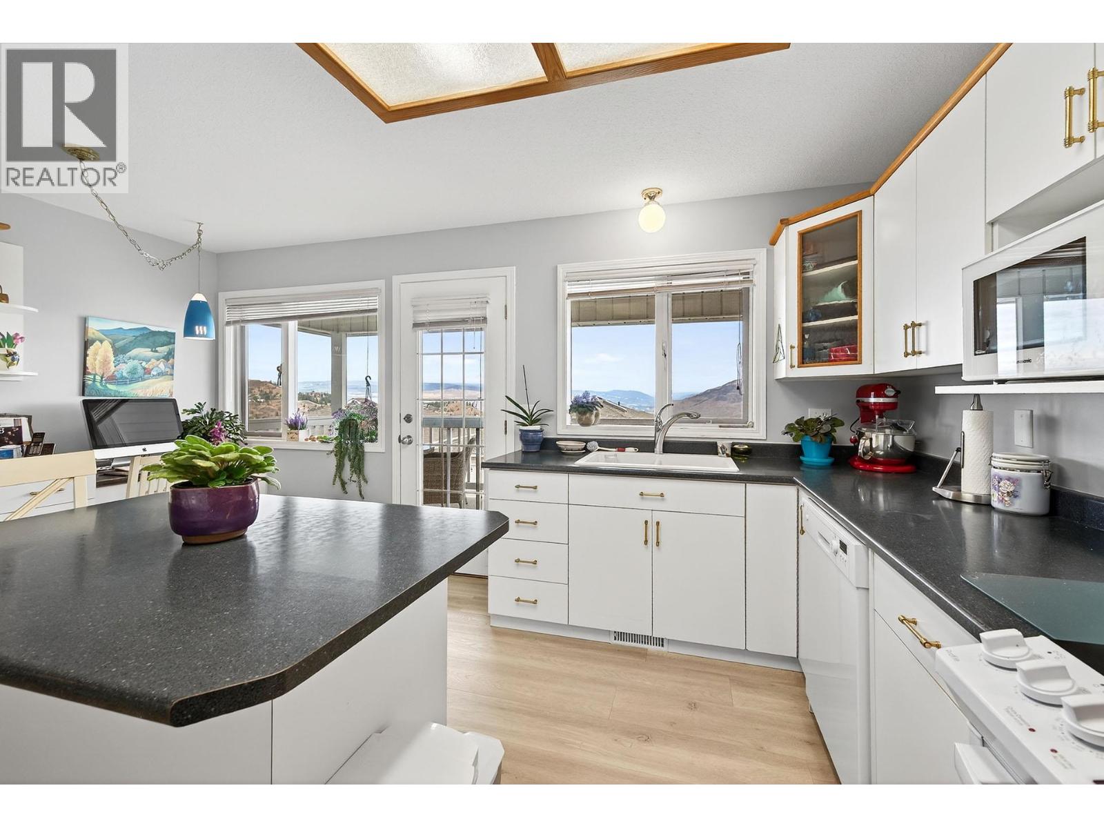 #33 2030 VAN HORNE DRIVE - 14