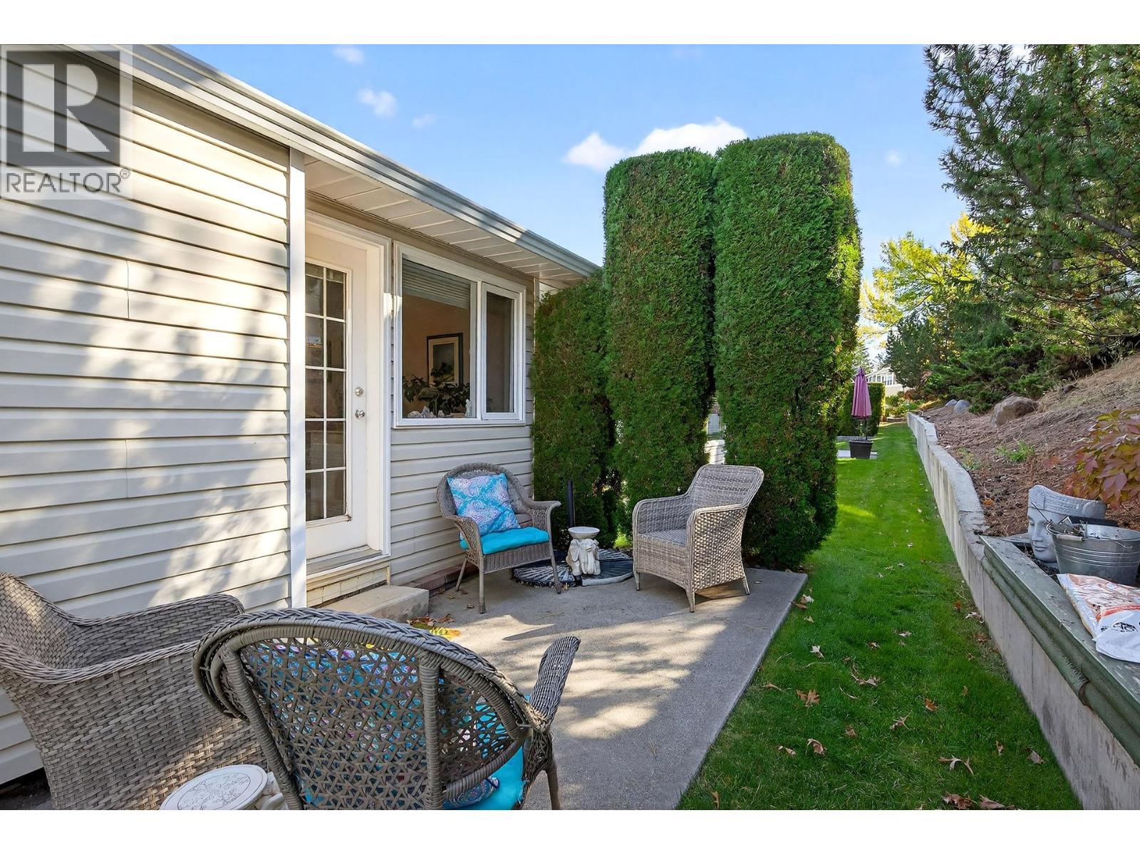 #33 2030 VAN HORNE DRIVE - 43