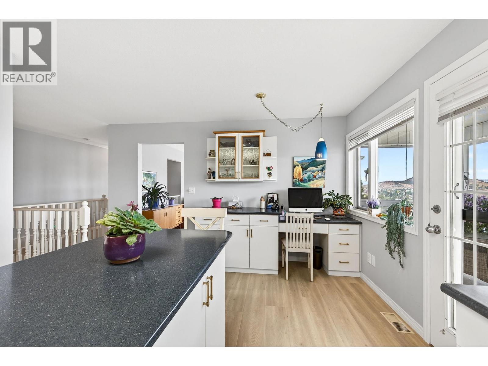 #33 2030 VAN HORNE DRIVE - 15