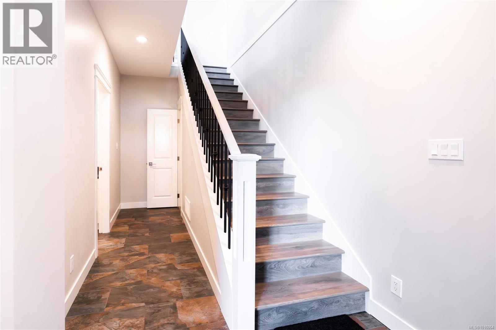 5791 Vanderneuk Rd, Nanaimo