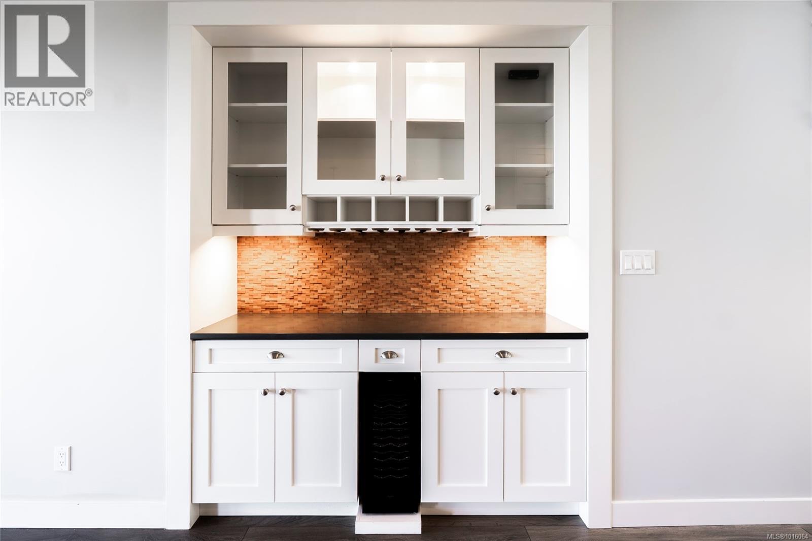 5791 Vanderneuk Rd, Nanaimo