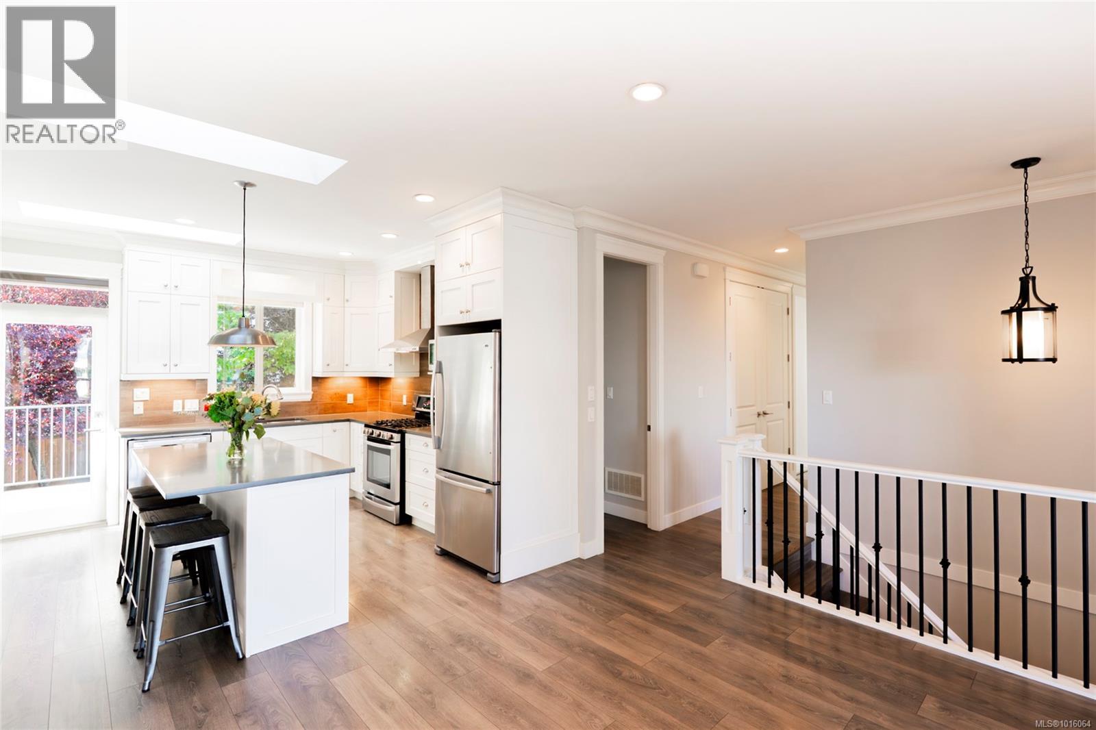 5791 Vanderneuk Rd, Nanaimo