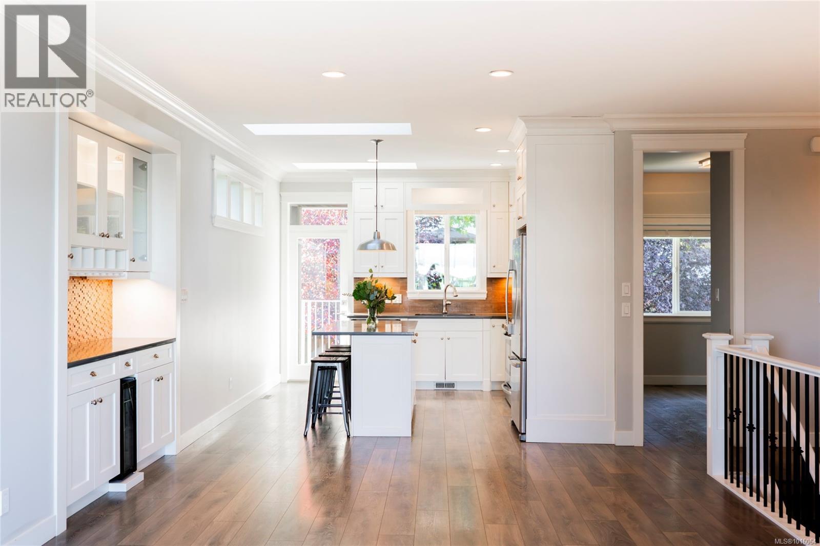 5791 Vanderneuk Rd, Nanaimo