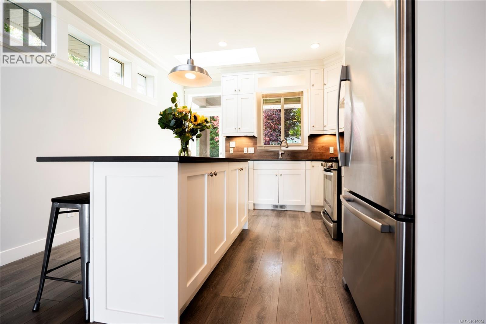 5791 Vanderneuk Rd, Nanaimo