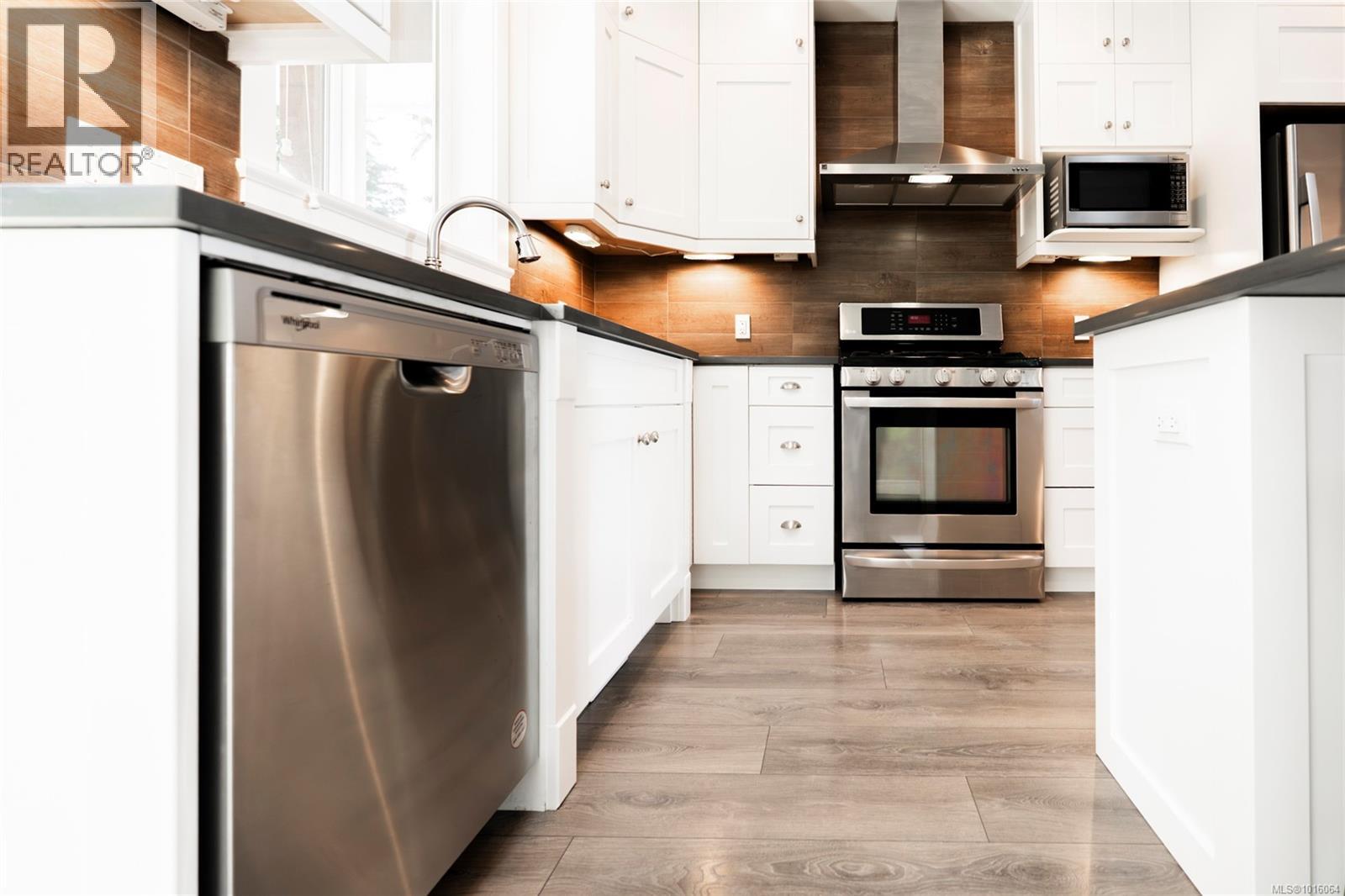 5791 Vanderneuk Rd, Nanaimo