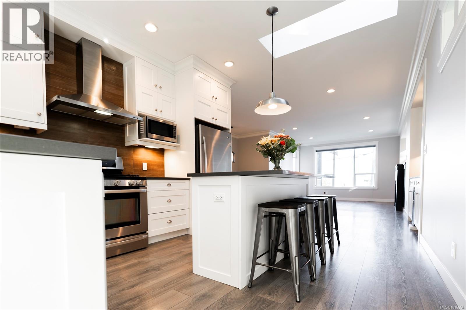 5791 Vanderneuk Rd, Nanaimo