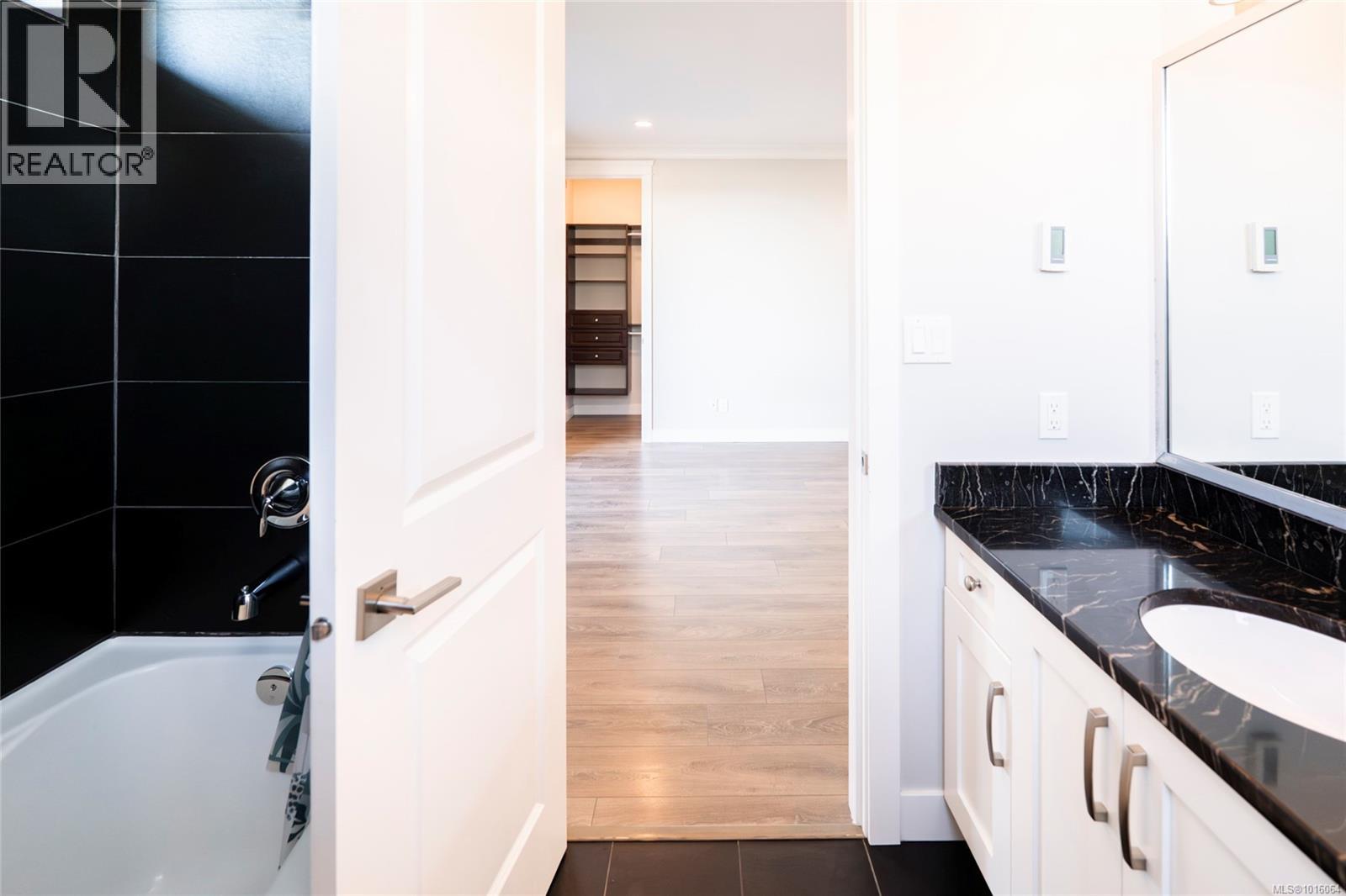 5791 Vanderneuk Rd, Nanaimo