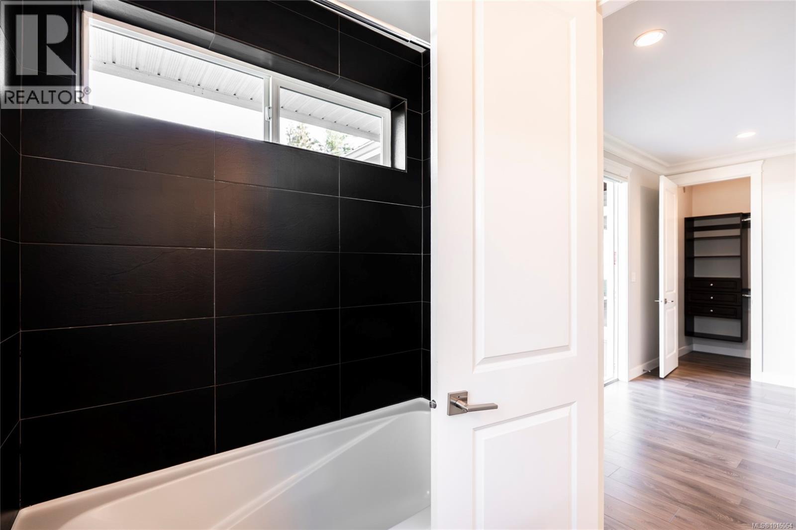 5791 Vanderneuk Rd, Nanaimo