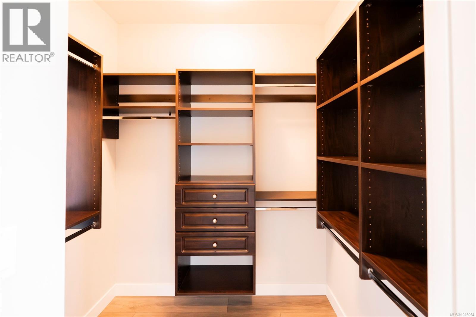 5791 Vanderneuk Rd, Nanaimo