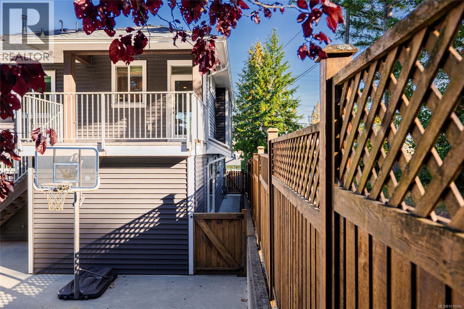 5791 Vanderneuk Rd, Nanaimo