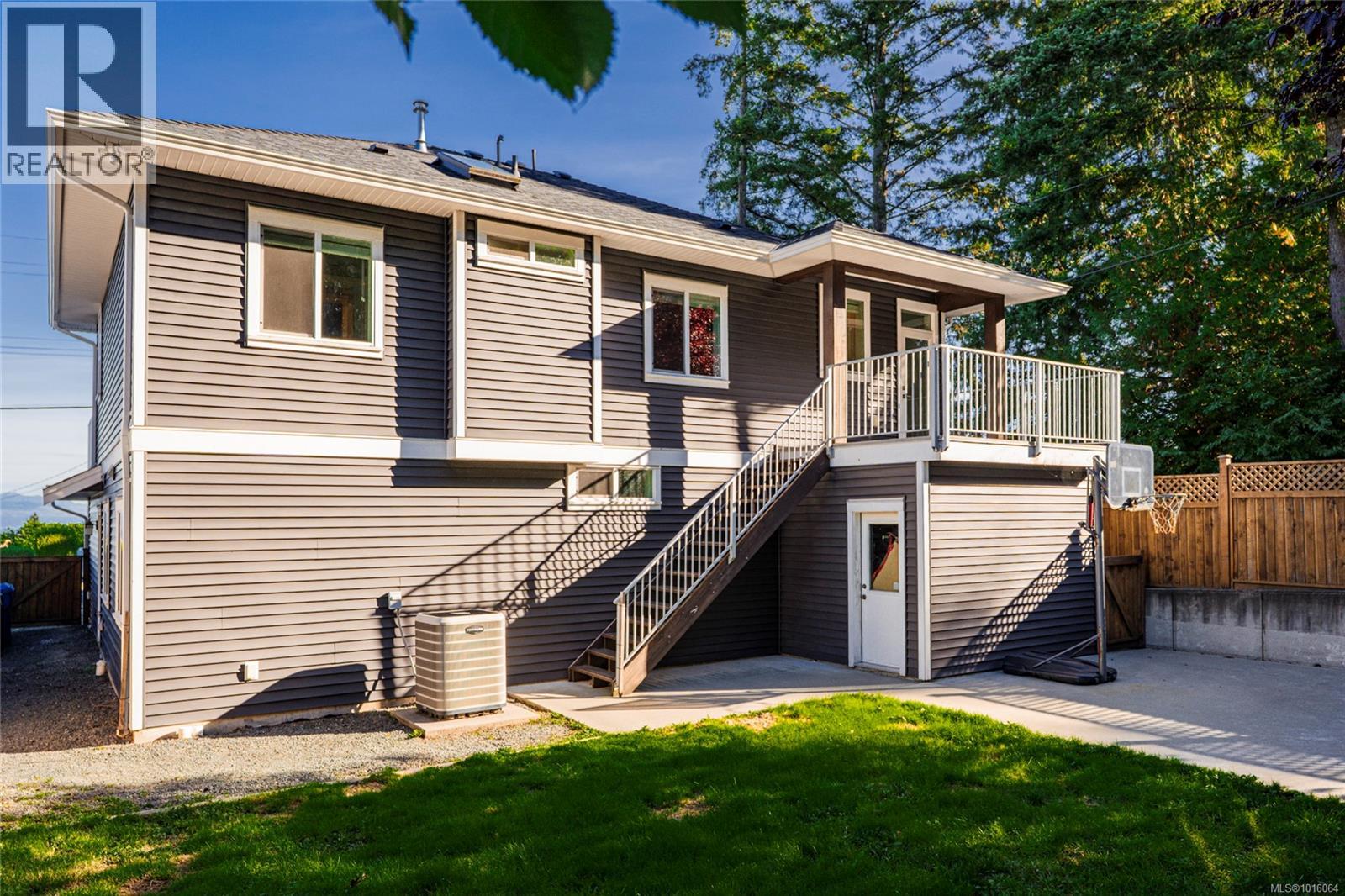 5791 Vanderneuk Rd, Nanaimo