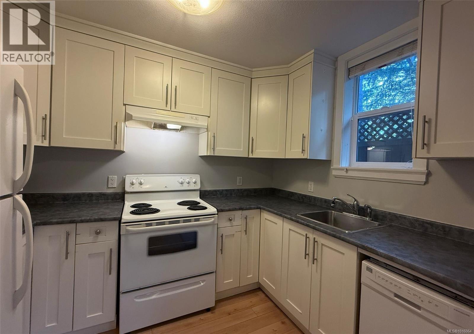 5791 Vanderneuk Rd, Nanaimo