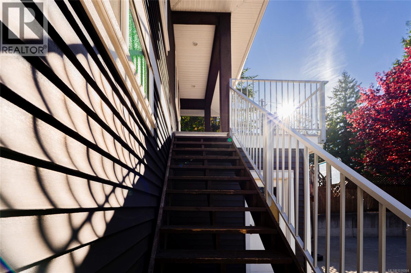 5791 Vanderneuk Rd, Nanaimo