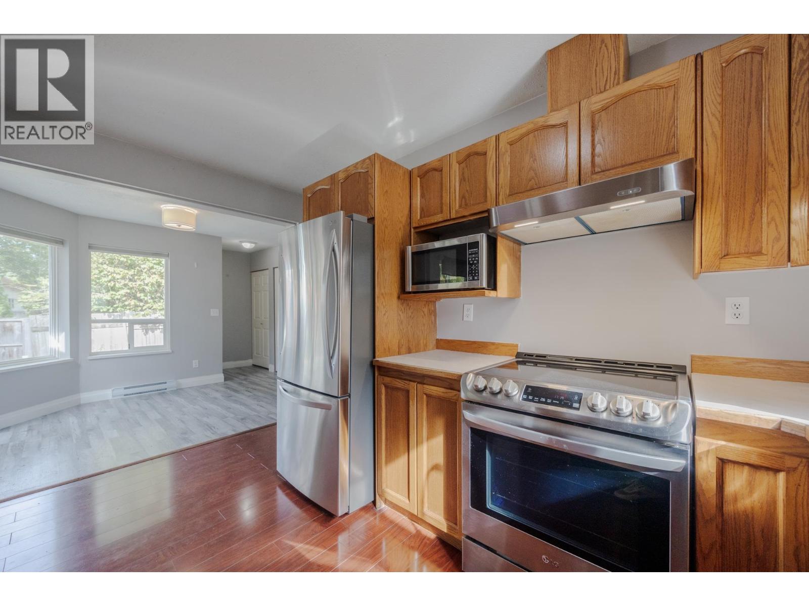 House in Maple Ridge - Image 11