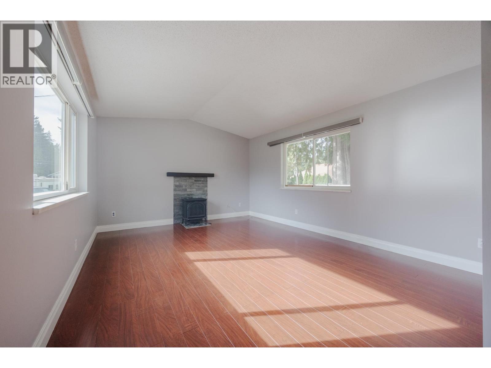 House in Maple Ridge - Image 23
