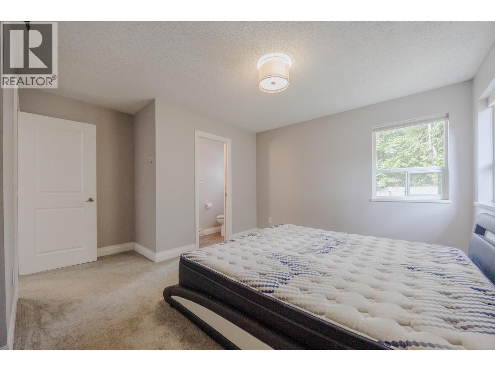 House in Maple Ridge - Image 30