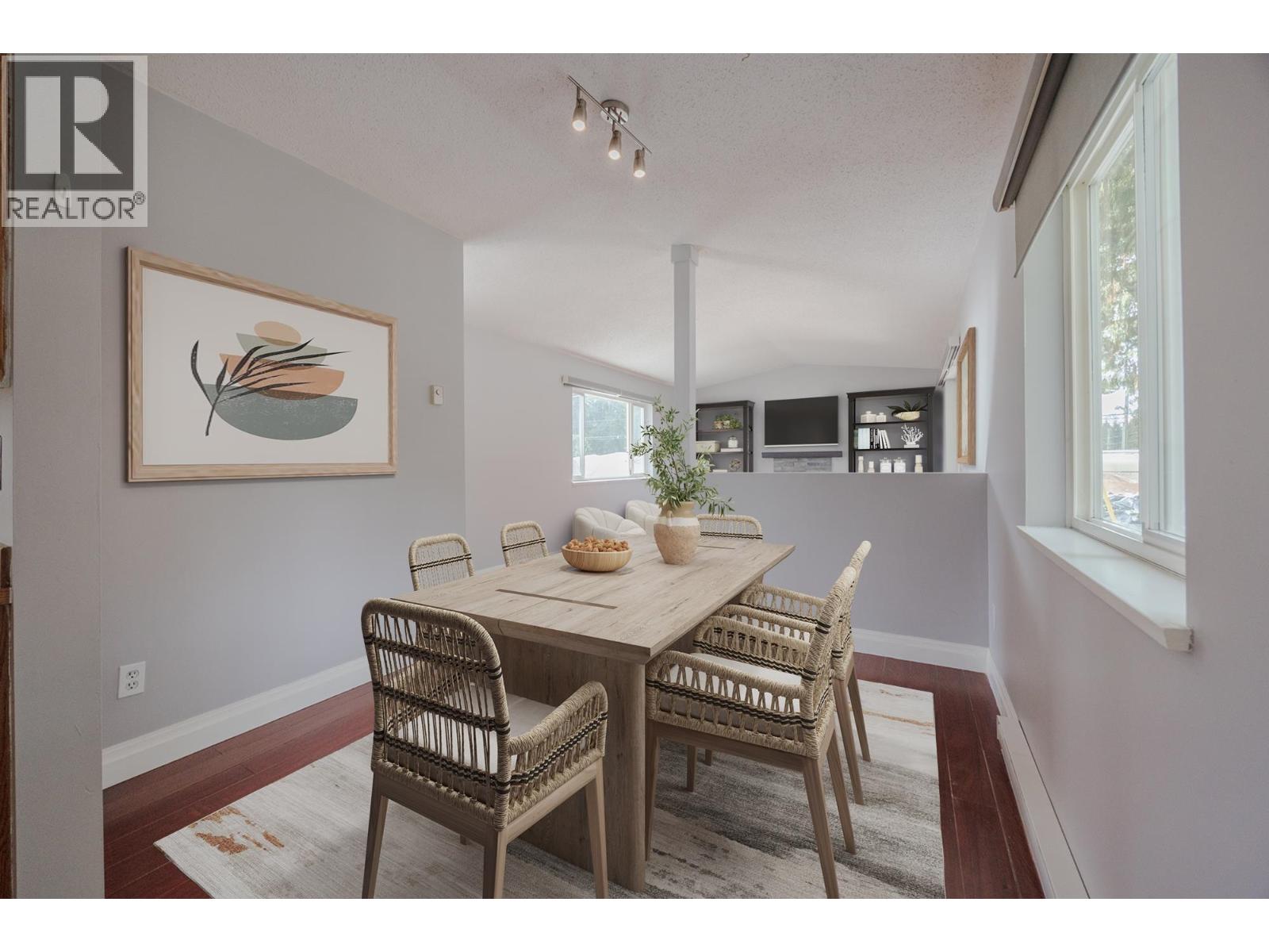 House in Maple Ridge - Image 17
