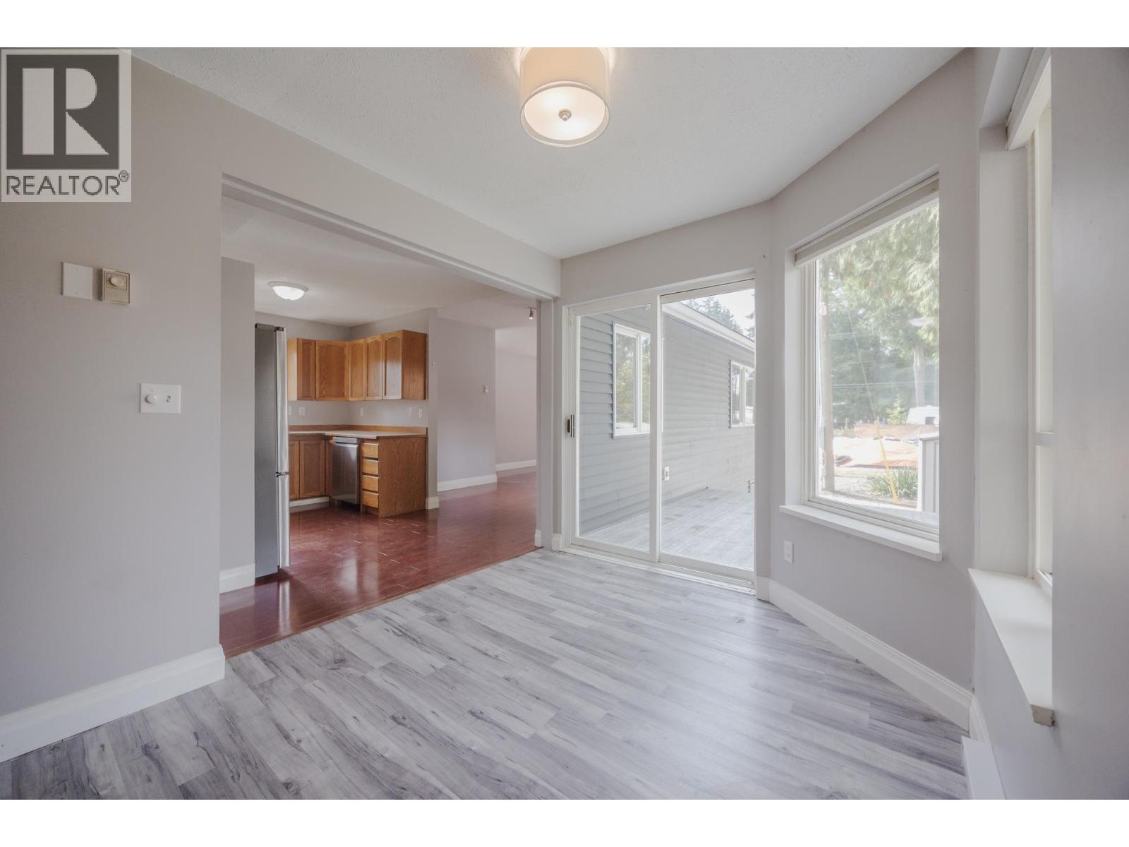 House in Maple Ridge - Image 16