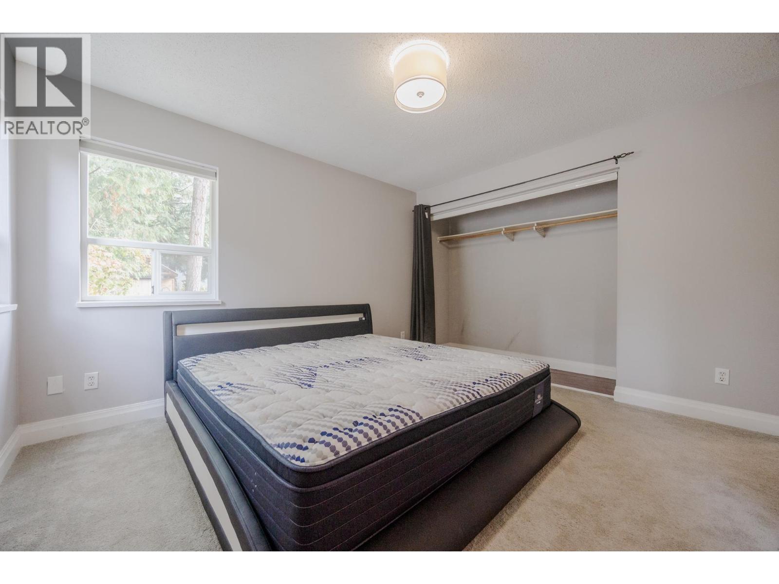 House in Maple Ridge - Image 32