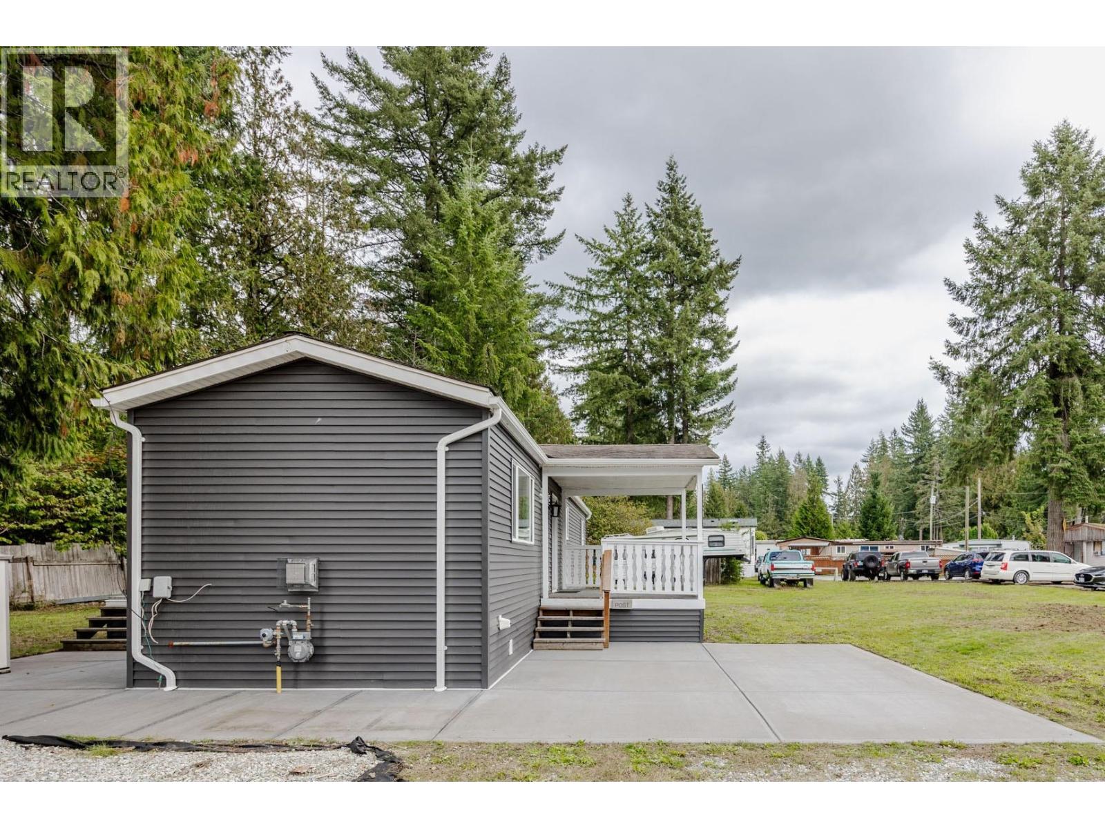 House in Maple Ridge - Image 40