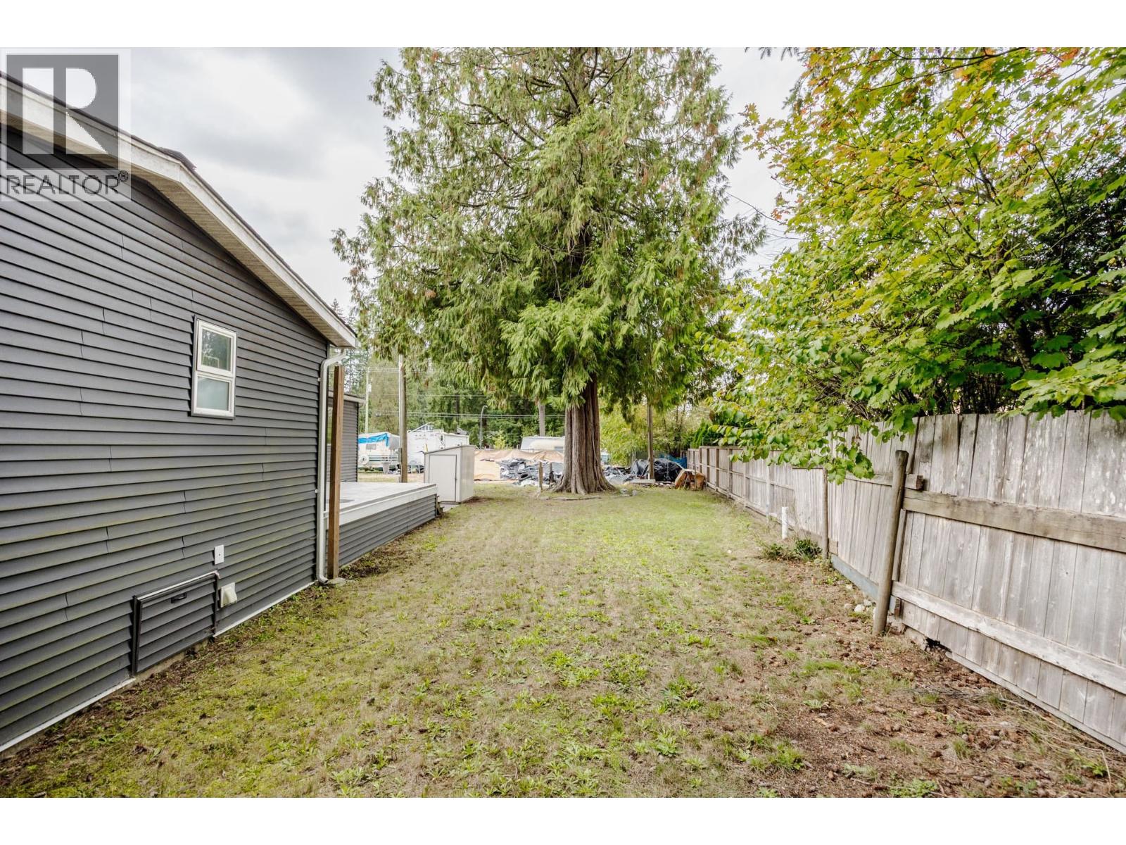 House in Maple Ridge - Image 38