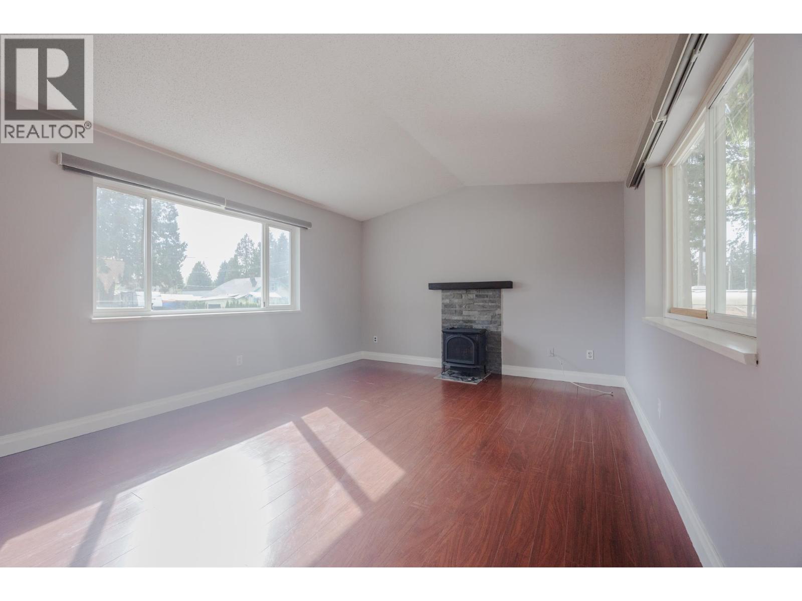 House in Maple Ridge - Image 21