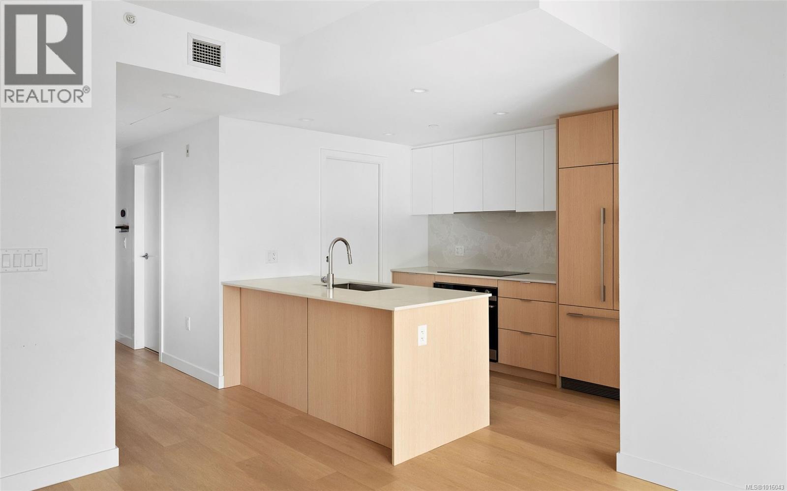 809 1100 Yates Street, Victoria