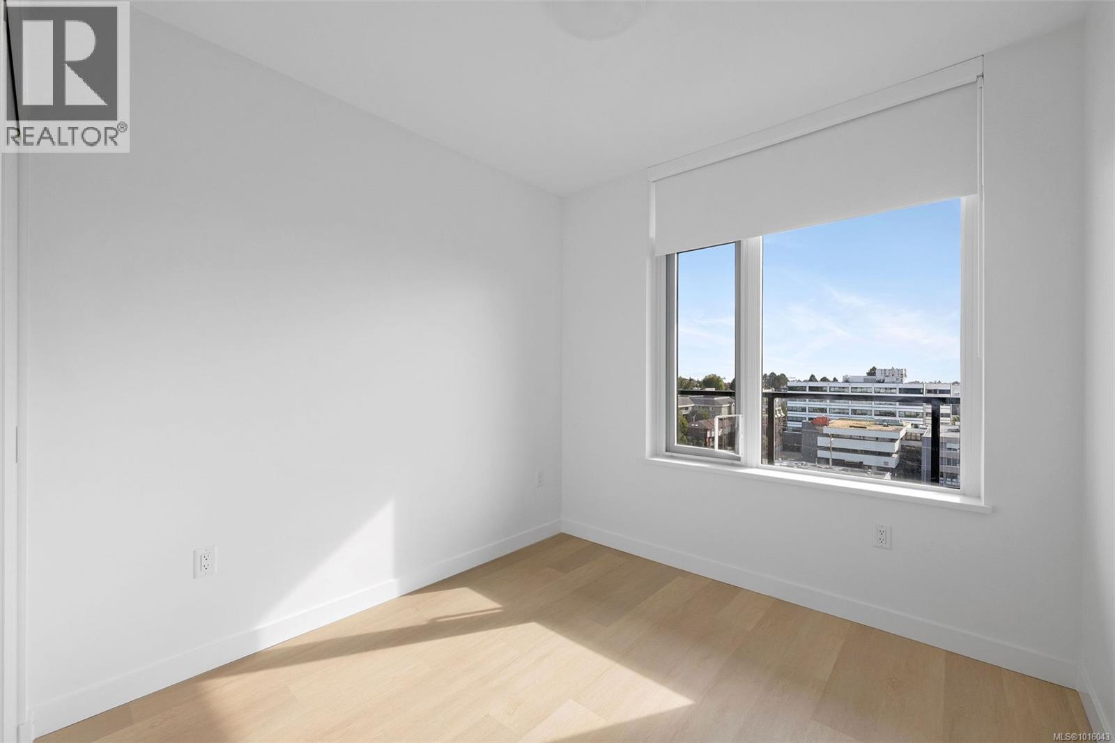 809 1100 Yates Street, Victoria