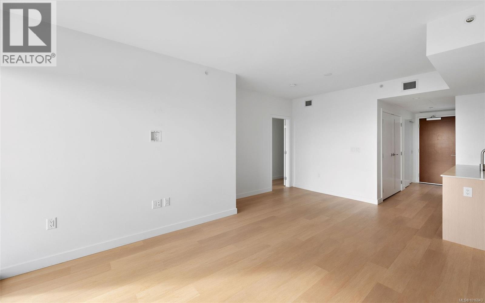 809 1100 Yates Street, Victoria