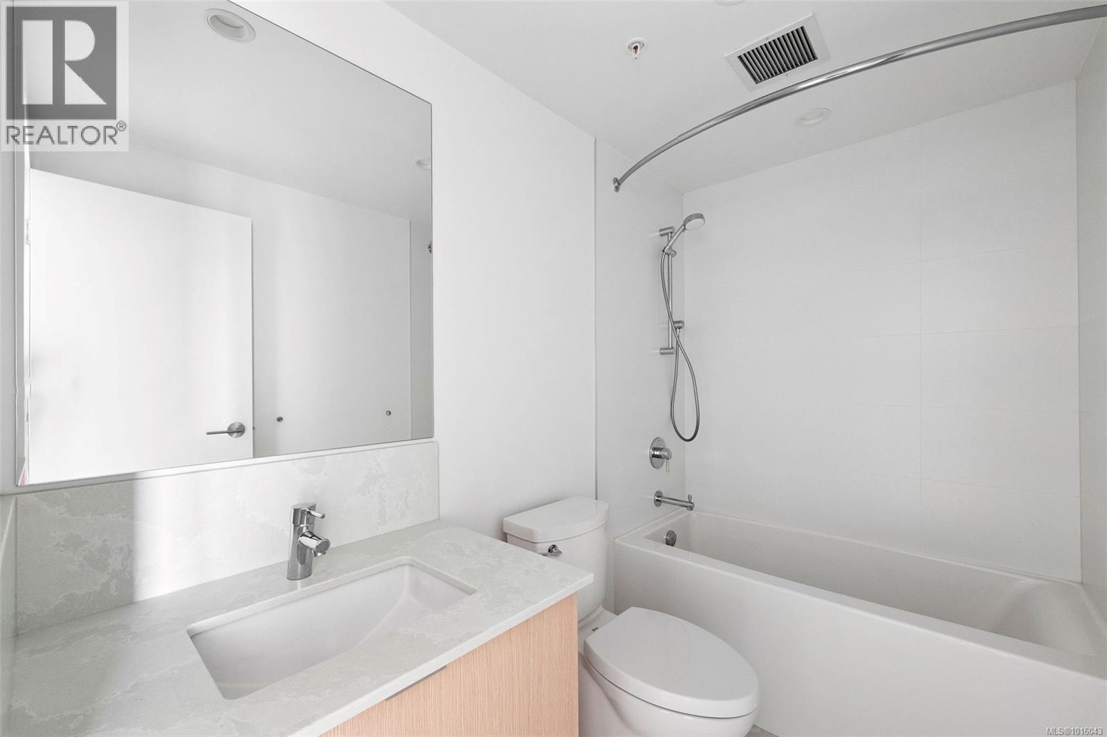 809 1100 Yates Street, Victoria