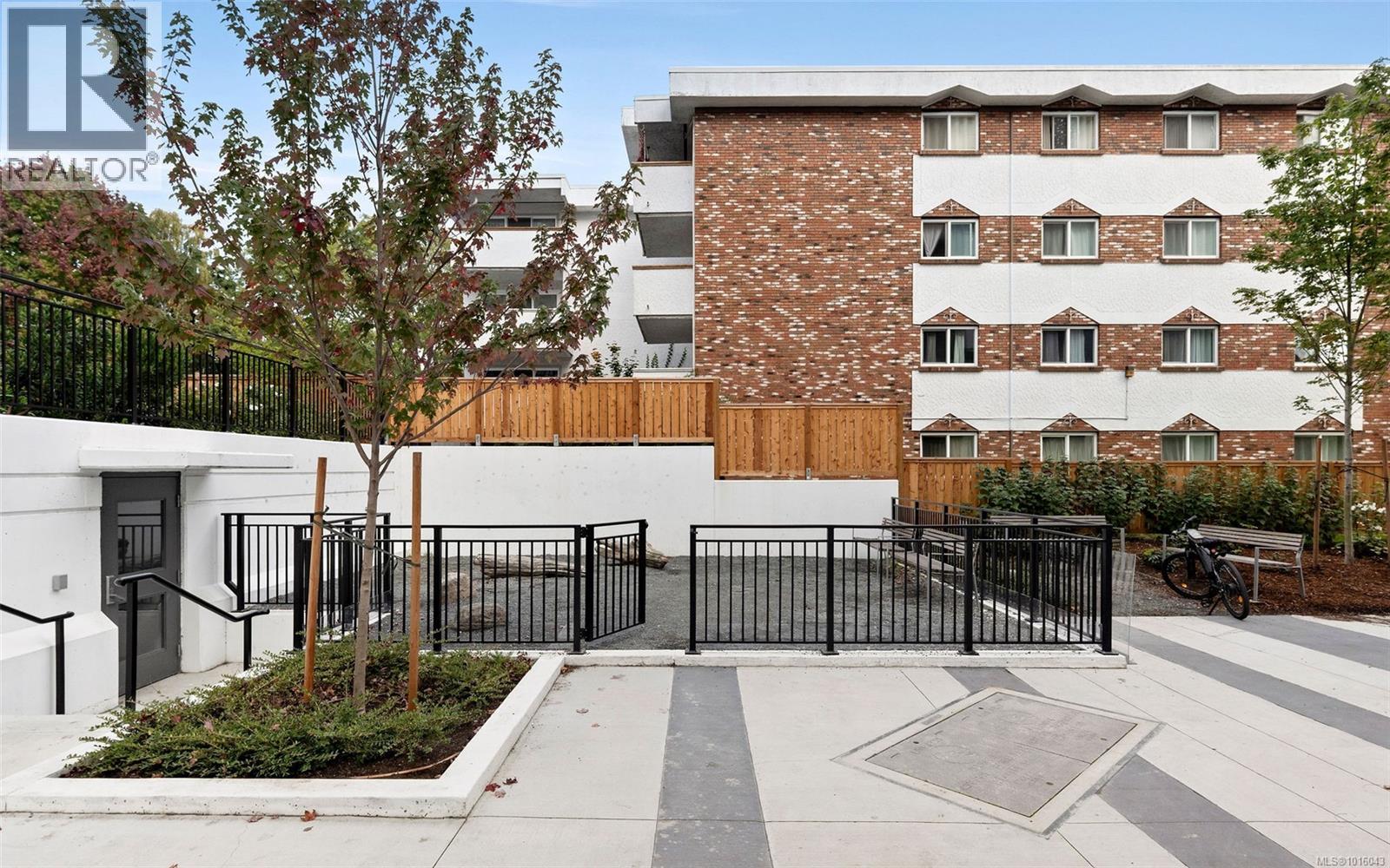 809 1100 Yates Street, Victoria