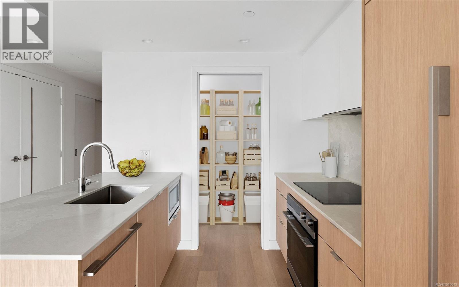 809 1100 Yates Street, Victoria