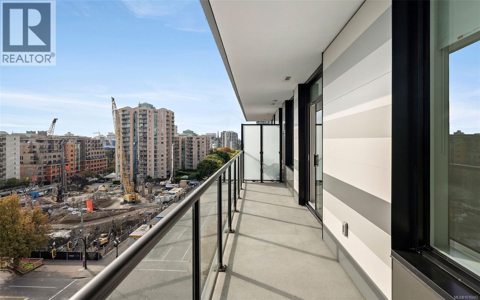 809 1100 Yates Street, Victoria