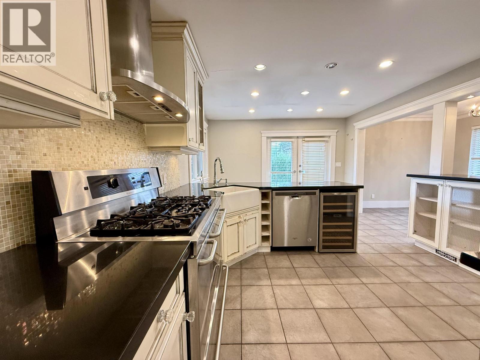 6525 CARNEGIE STREET - Photo 5 of 25, Burnaby, British Columbia