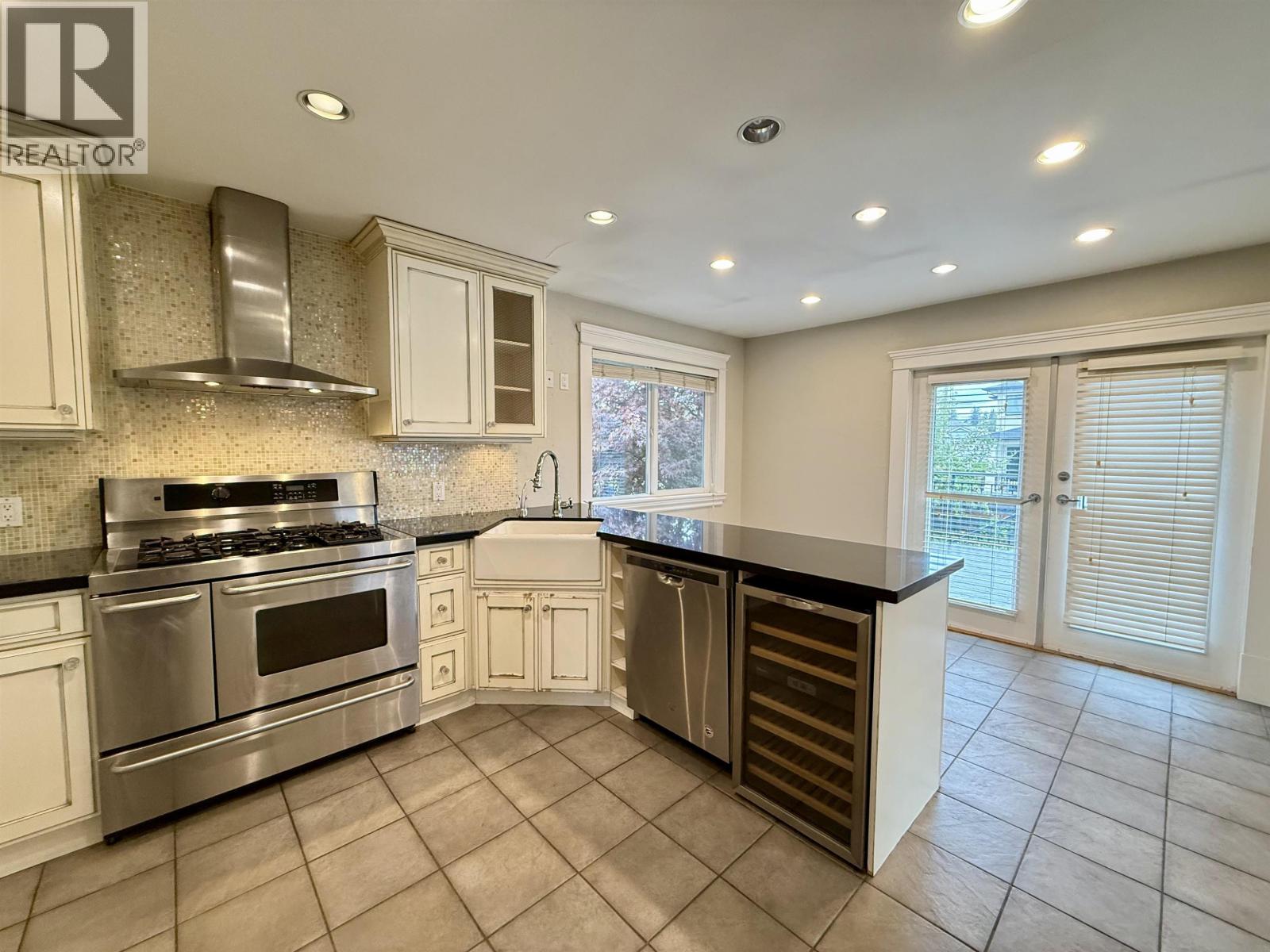 6525 CARNEGIE STREET - Photo 4 of 25, Burnaby, British Columbia