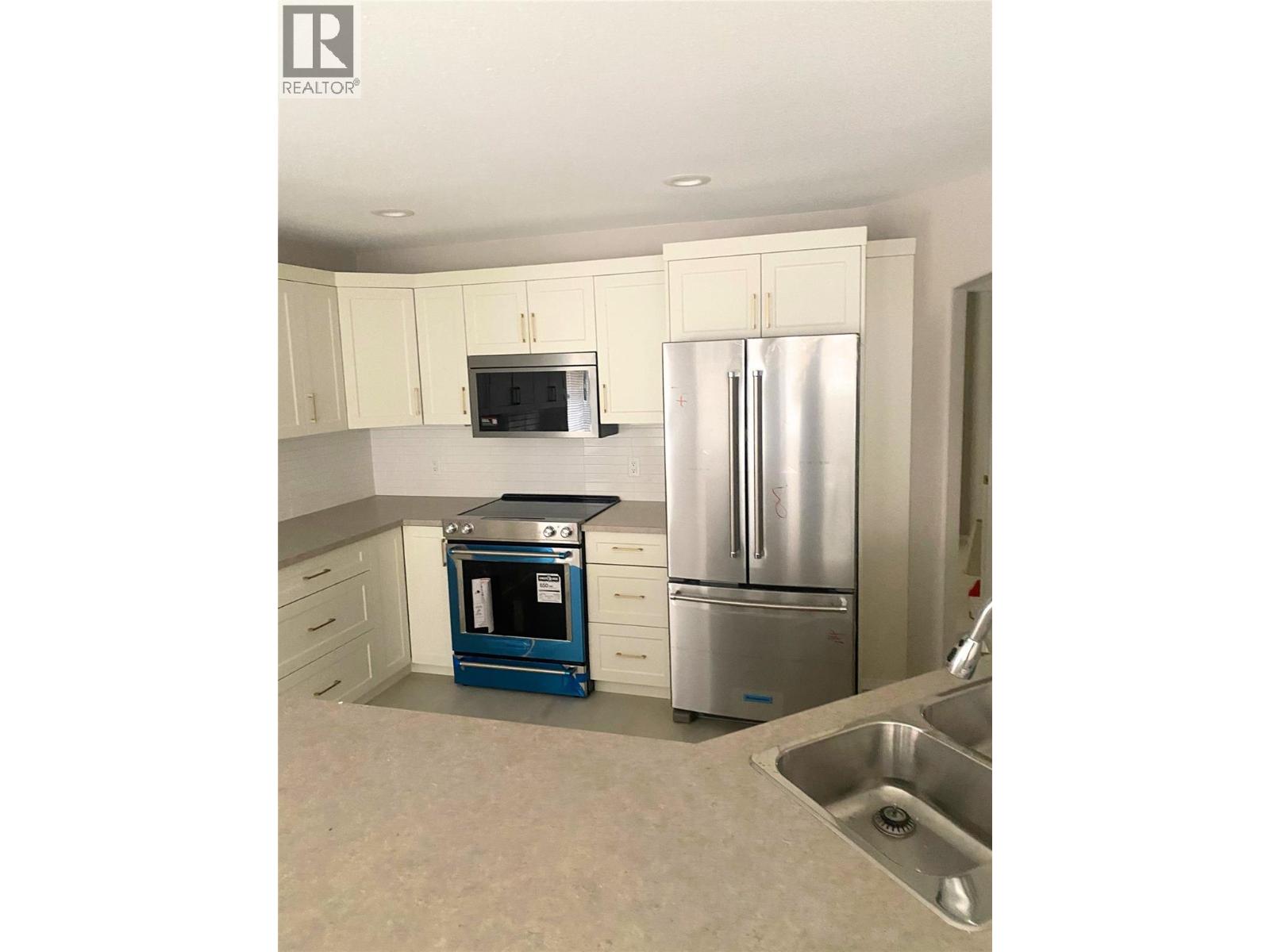 14 2300 Silver Place, Kelowna