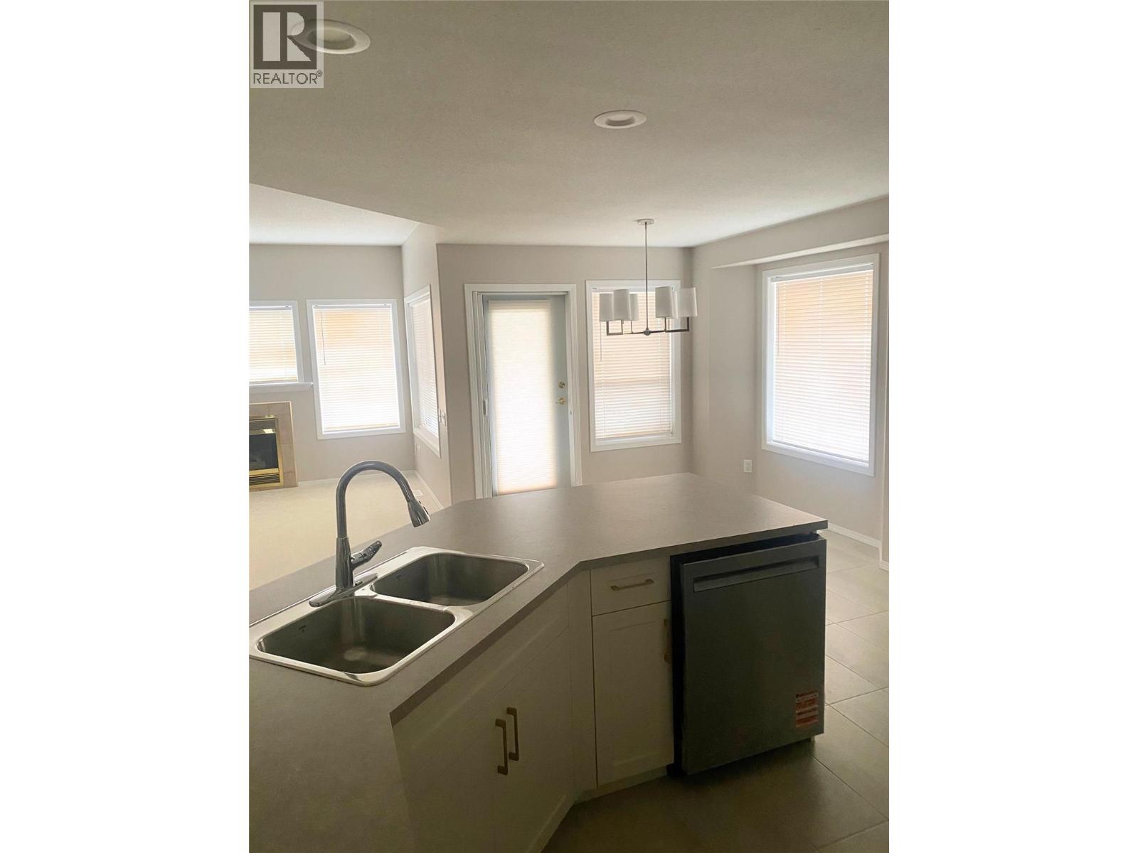 14 2300 Silver Place, Kelowna